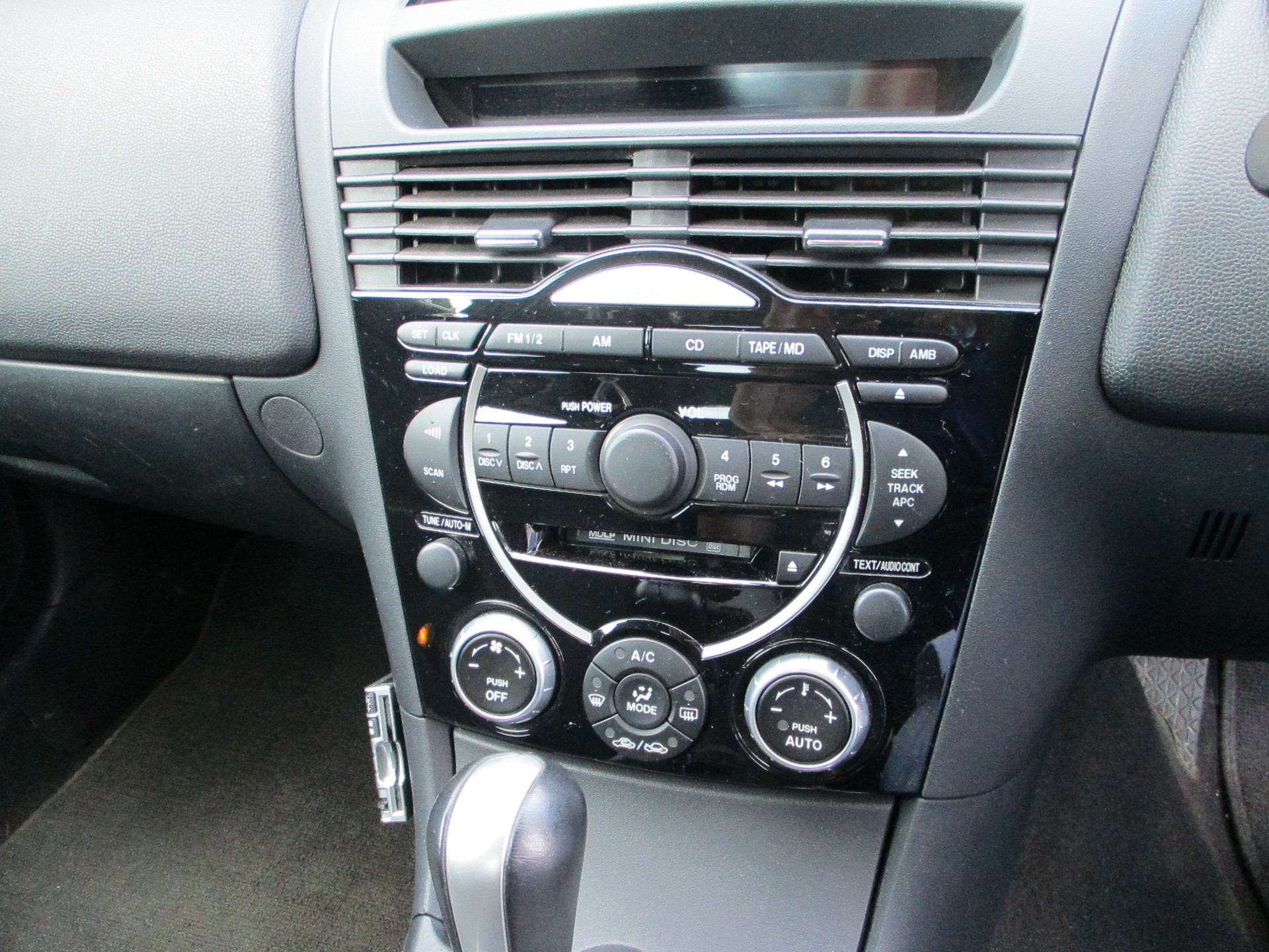 Rx 8のオーディオ交換 オーディオの取り付け方法を画像付きでご紹介 現役店長の自動車売買お任せブログ