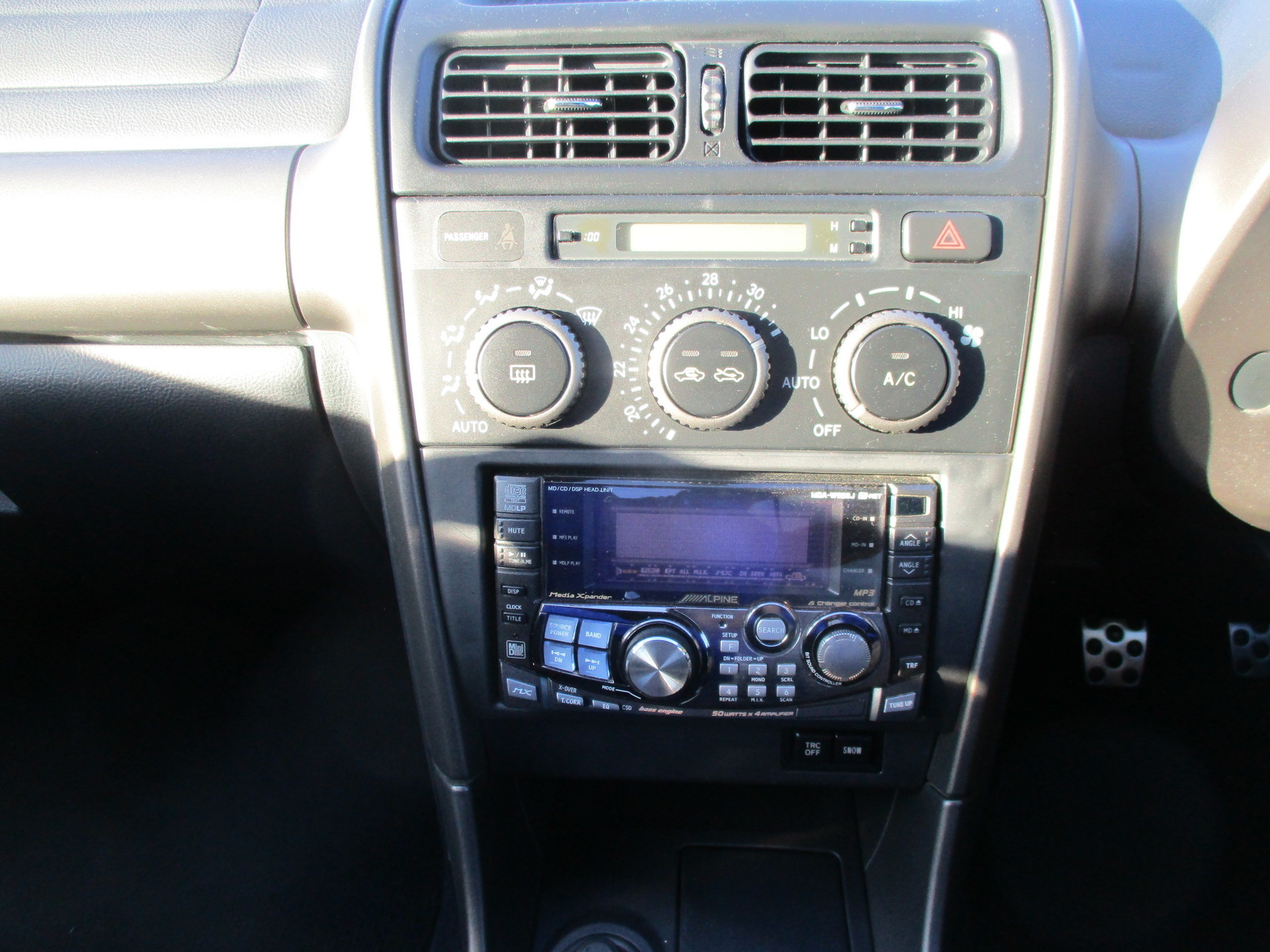 トヨタ アルテッツァ Sxe10 のオーディオ交換 Cd Usbが聴けるケンウッドのu340lを取付 パネルの外し方など作業を写真付きでご紹介します ー ー 現役店長の自動車売買お任せブログ